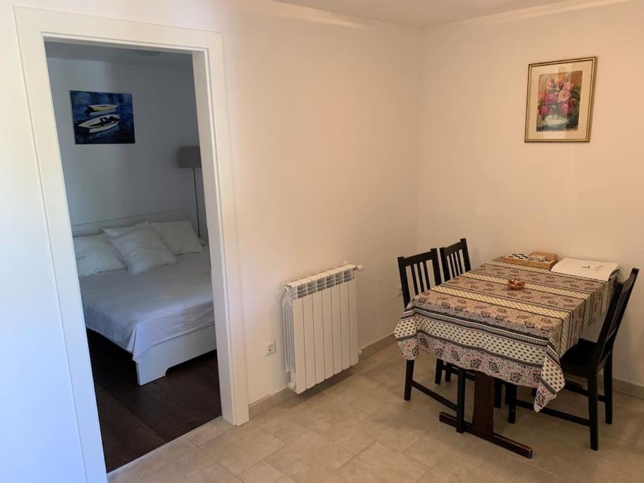 Holiday Apartment Nerezine Exterior photo